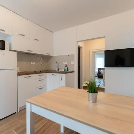 Apartment Tramontana And Maestral *