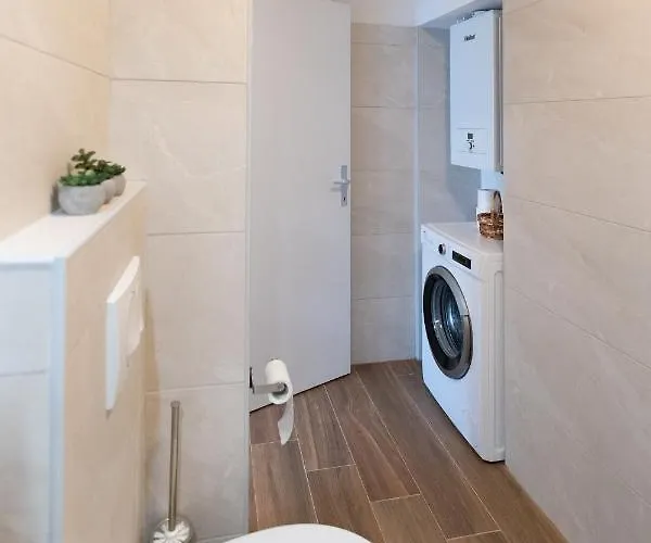 Tramontana And Maestral アパート *