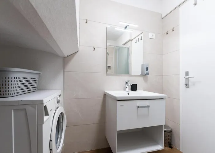 Tramontana And Maestral イゾラ